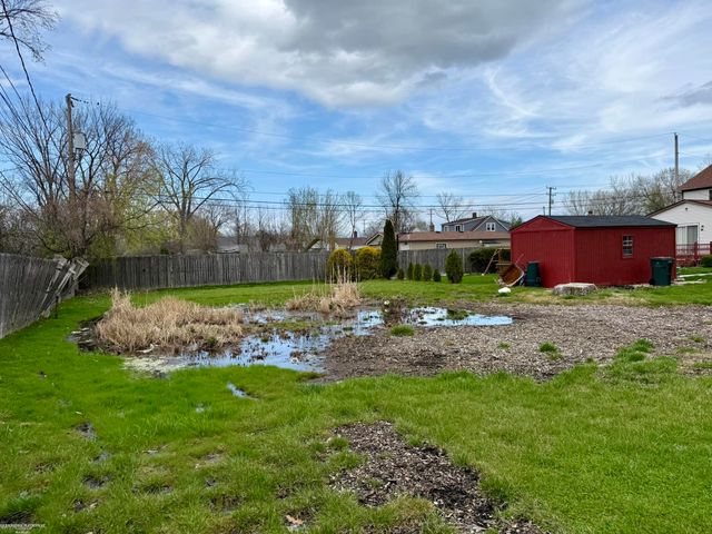 22203 Masonic Boulevard, Saint Clair Shores, MI 48082