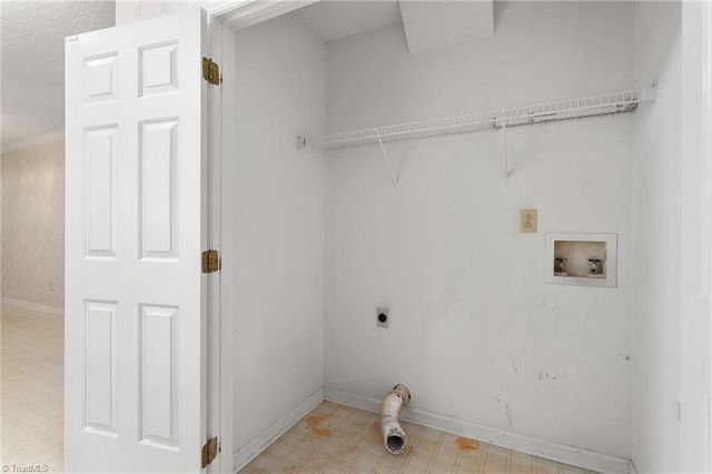 127 Edgedale Court, Kernersville, NC 27284
