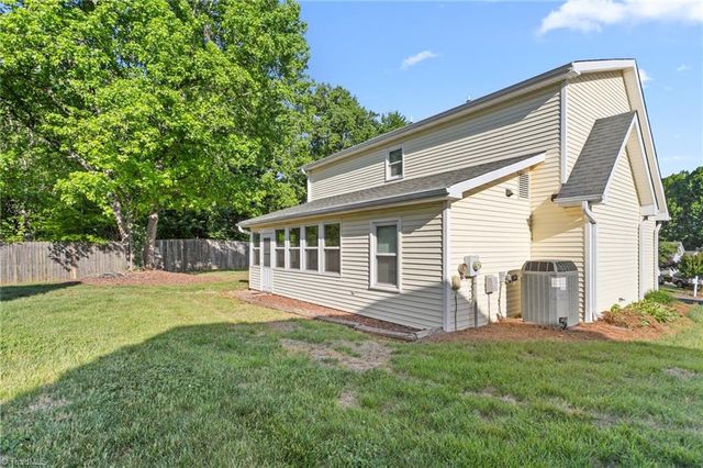 127 Edgedale Court, Kernersville, NC 27284
