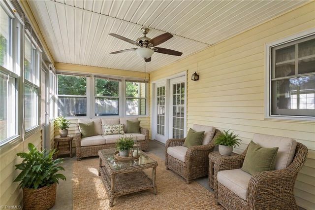 127 Edgedale Court, Kernersville, NC 27284