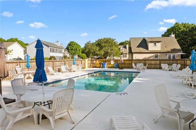127 Edgedale Court, Kernersville, NC 27284