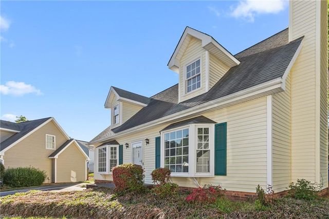 127 Edgedale Court, Kernersville, NC 27284