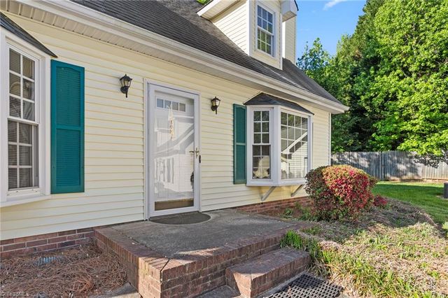 127 Edgedale Court, Kernersville, NC 27284