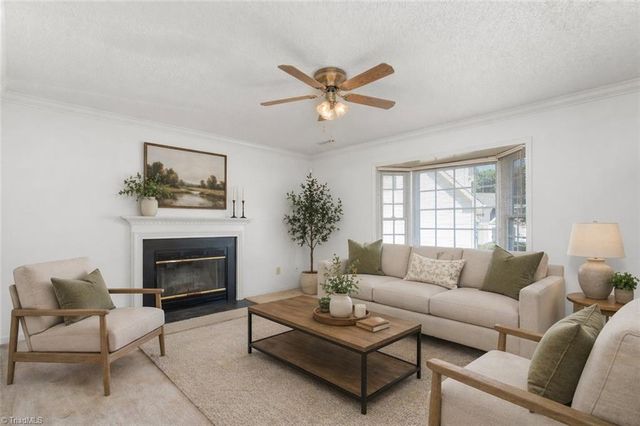 127 Edgedale Court, Kernersville, NC 27284