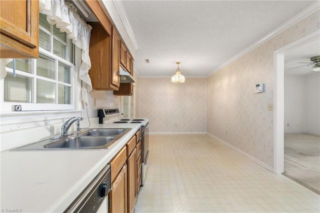 127 Edgedale Court, Kernersville, NC 27284