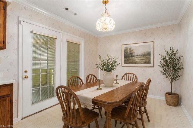 127 Edgedale Court, Kernersville, NC 27284