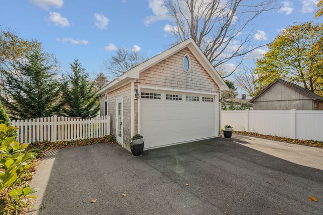 26 College Street, Old Saybrook, CT 06475