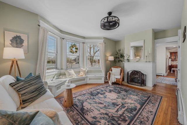 26 College Street, Old Saybrook, CT 06475