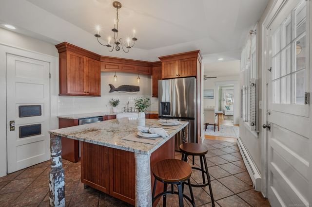 26 College Street, Old Saybrook, CT 06475