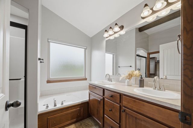 8304 W Candlewood Cir, Wichita, KS 67205