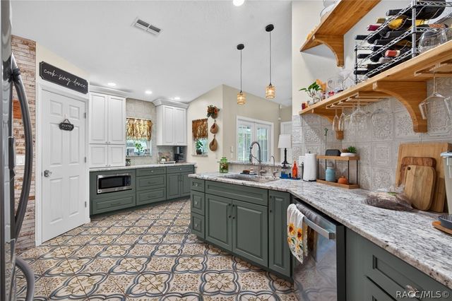 3070 W Laurel Street, Lecanto, FL 34461