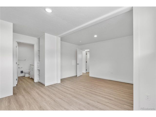 1953 Blackhawk St, Aurora, CO 80011