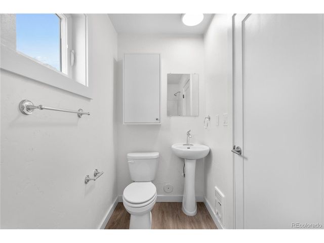 1953 Blackhawk St, Aurora, CO 80011