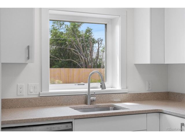 1953 Blackhawk St, Aurora, CO 80011