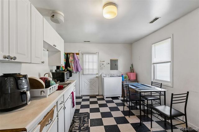 11472 E Lippincott Boulevard, Davison, MI 48423