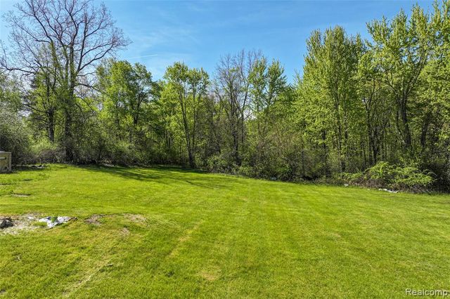 11472 E Lippincott Boulevard, Davison, MI 48423