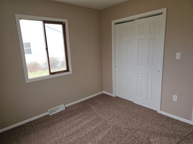 501 11th Street E, Vinton, IA 52349