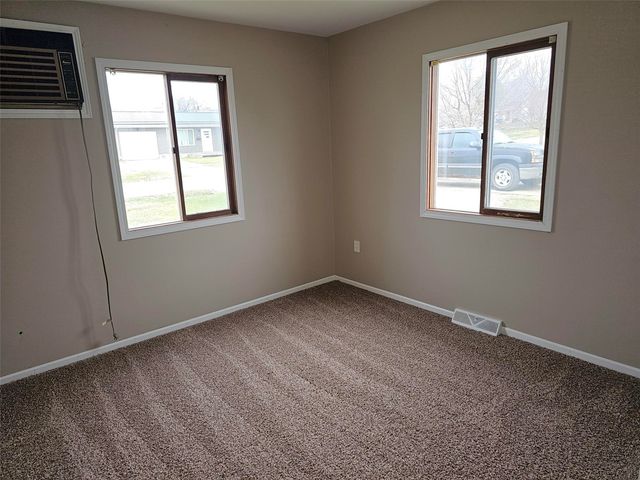 501 11th Street E, Vinton, IA 52349