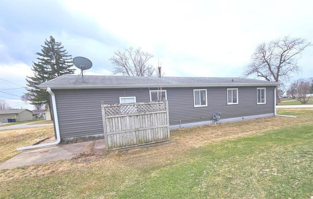 501 11th Street E, Vinton, IA 52349