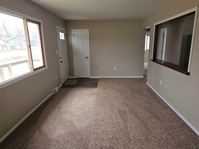 501 11th Street E, Vinton, IA 52349