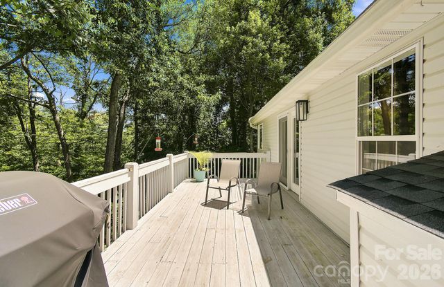 28 Secretariat Drive, Hendersonville, NC 28792