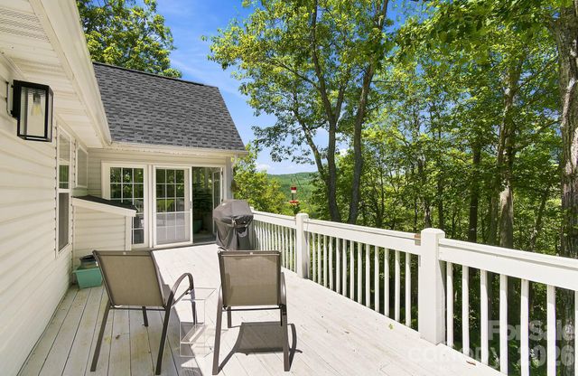 28 Secretariat Drive, Hendersonville, NC 28792