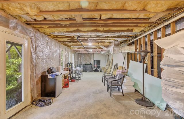 28 Secretariat Drive, Hendersonville, NC 28792