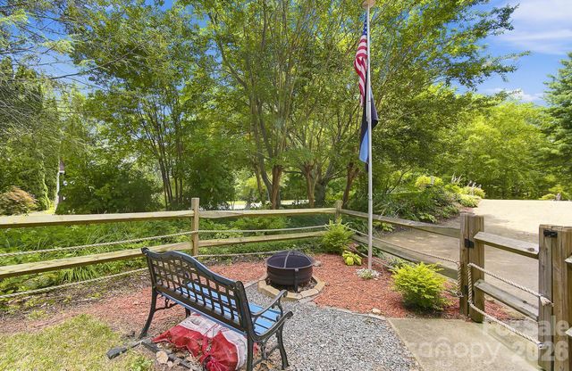 28 Secretariat Drive, Hendersonville, NC 28792