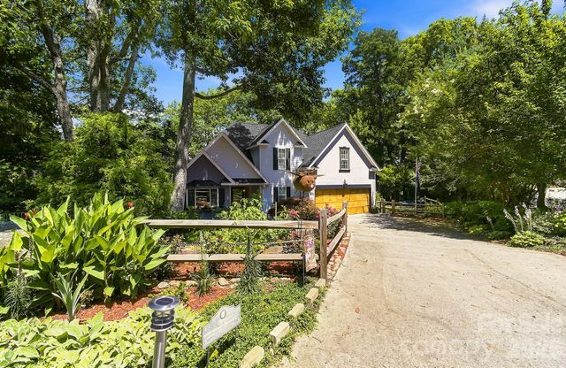 28 Secretariat Drive, Hendersonville, NC 28792