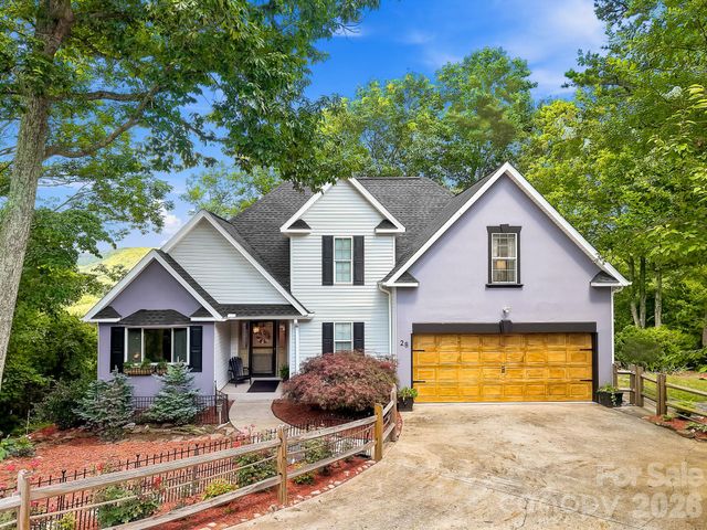 28 Secretariat Drive, Hendersonville, NC 28792