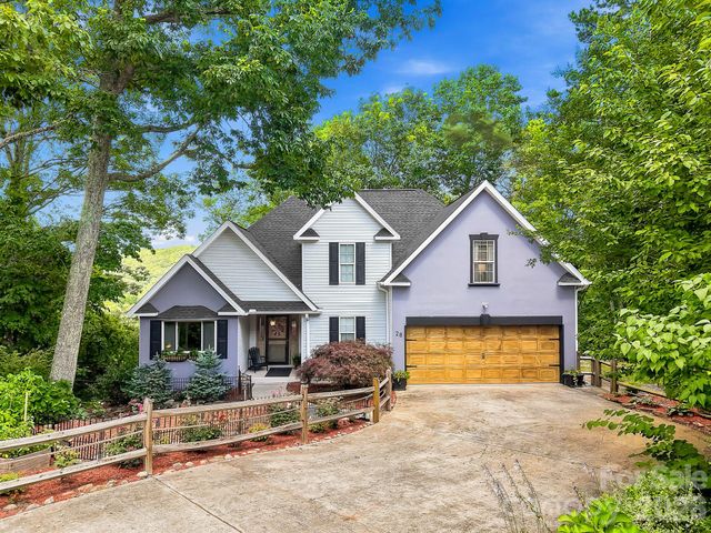 28 Secretariat Drive, Hendersonville, NC 28792