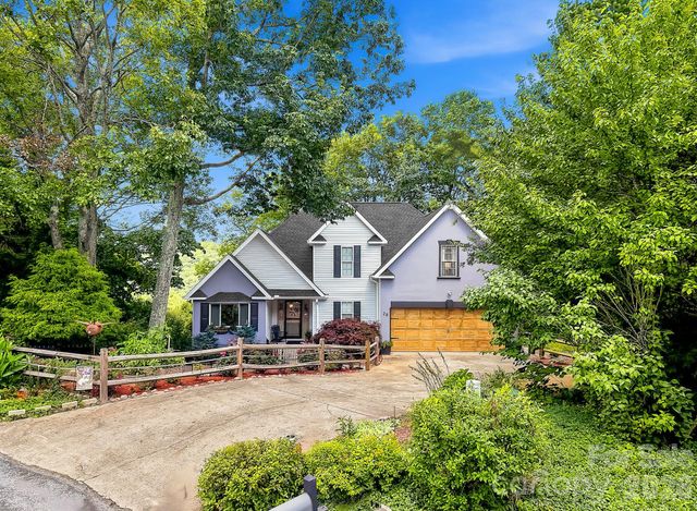 28 Secretariat Drive, Hendersonville, NC 28792