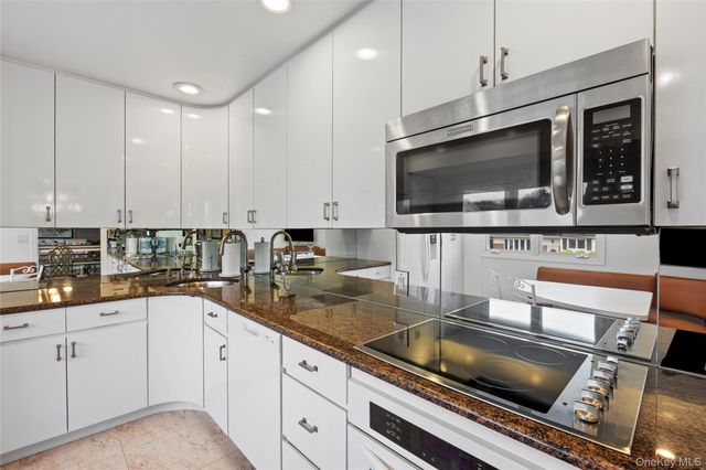 2969 Hampton Court, Wantagh, NY 11793