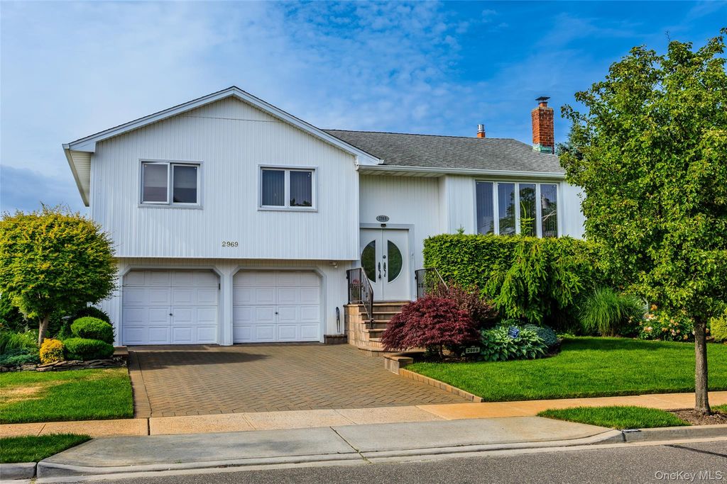2969 Hampton Court, Wantagh, NY 11793