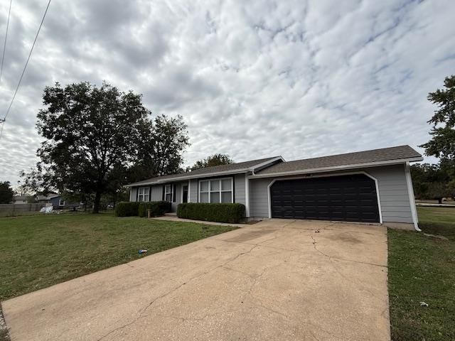 1121 Harris Rd, Winfield, KS 67156