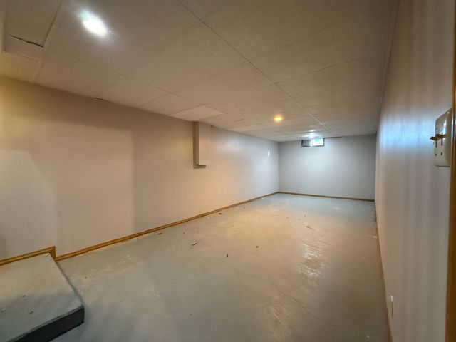 1121 Harris Rd, Winfield, KS 67156