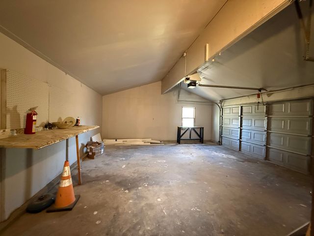 1121 Harris Rd, Winfield, KS 67156