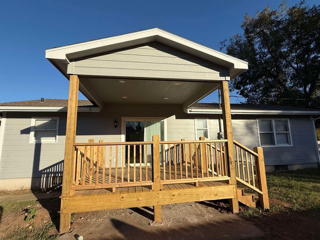 1121 Harris Rd, Winfield, KS 67156