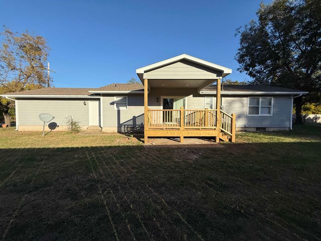 1121 Harris Rd, Winfield, KS 67156