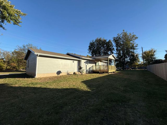 1121 Harris Rd, Winfield, KS 67156