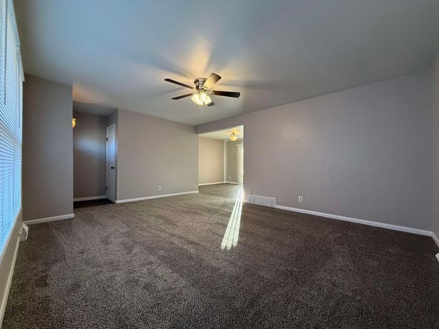 1121 Harris Rd, Winfield, KS 67156