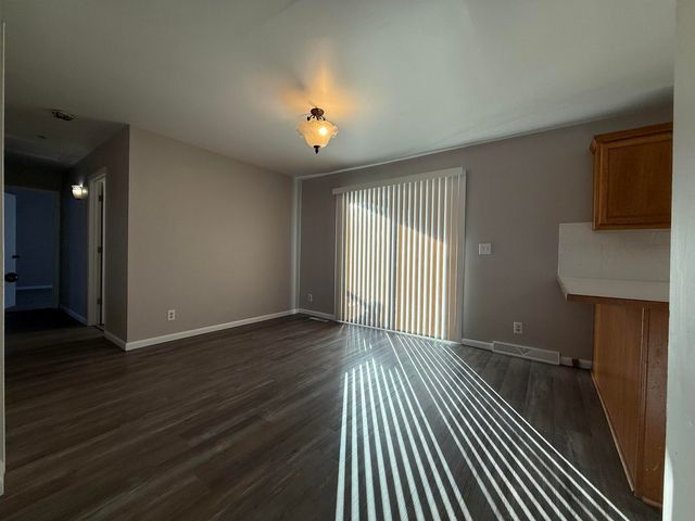 1121 Harris Rd, Winfield, KS 67156