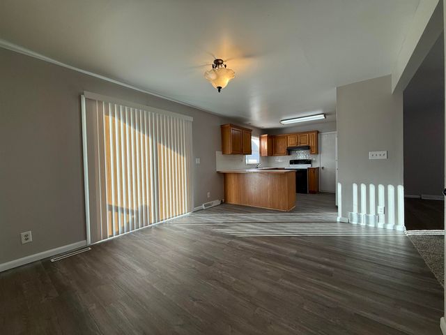 1121 Harris Rd, Winfield, KS 67156