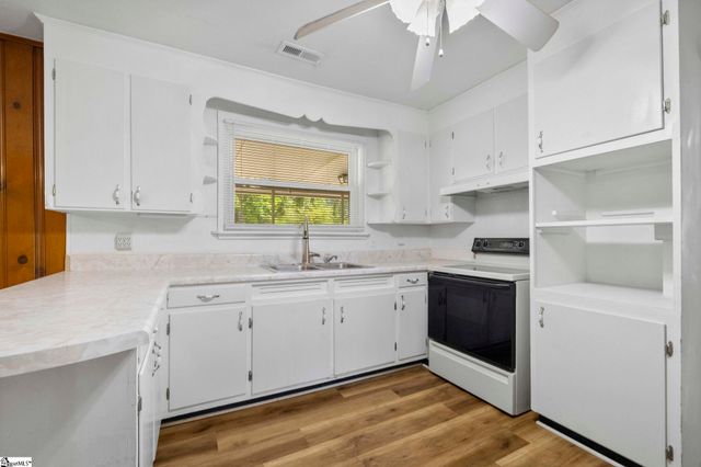 206 Greenbriar Drive, Simpsonville, SC 29680