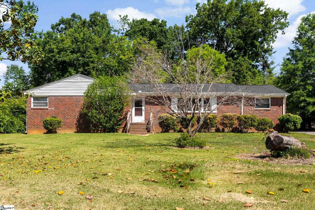 206 Greenbriar Drive, Simpsonville, SC 29680