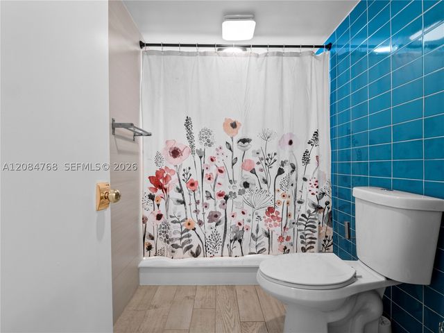 671 NE 195th St 329E, Miami, FL 33179
