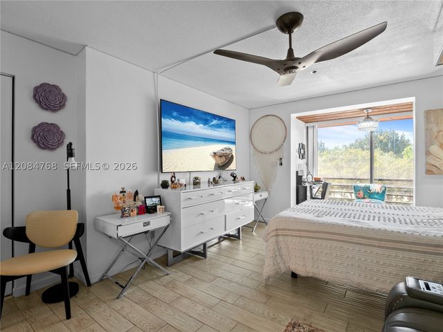 671 NE 195th St 329E, Miami, FL 33179