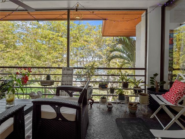 671 NE 195th St 329E, Miami, FL 33179