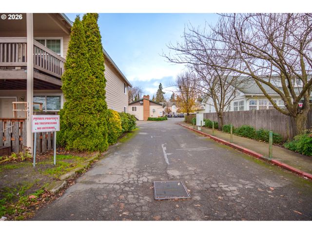 14937 Se STARK St, Portland, OR 97233