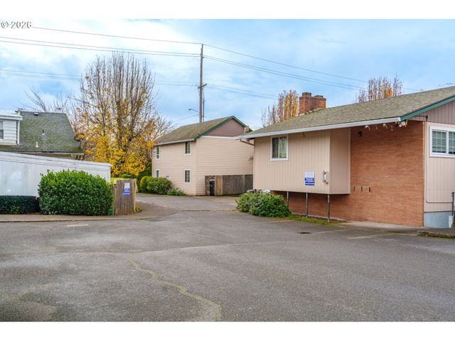 14937 Se STARK St, Portland, OR 97233